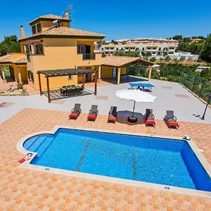 https://villa-nincha.hotelaalgarve.com